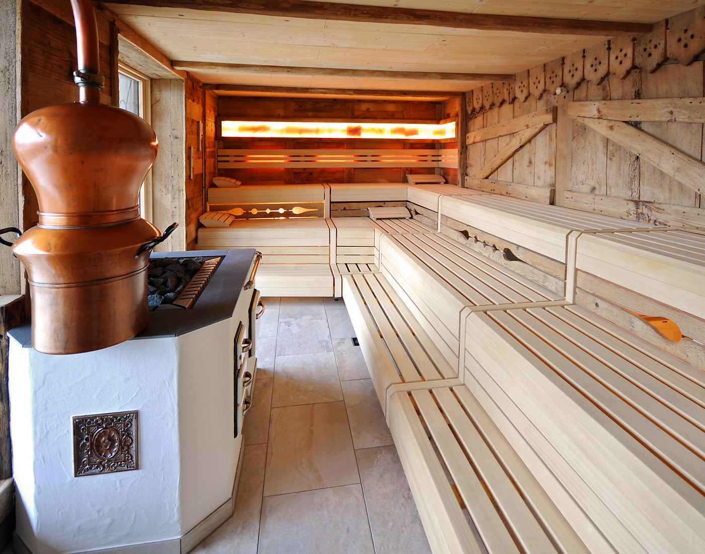 Hotel Krone Wiechs, rustikale Finnische Sauna mit Altholz und ehemaliger Brennerei