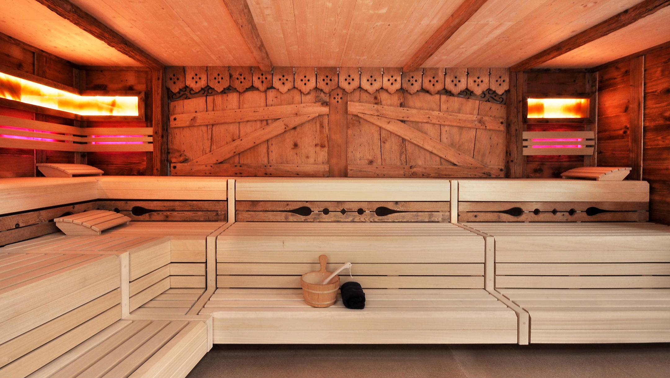 Hotel Krone Wiechs, rustikale Finnische Sauna mit Altholz und ehemaliger Brennerei